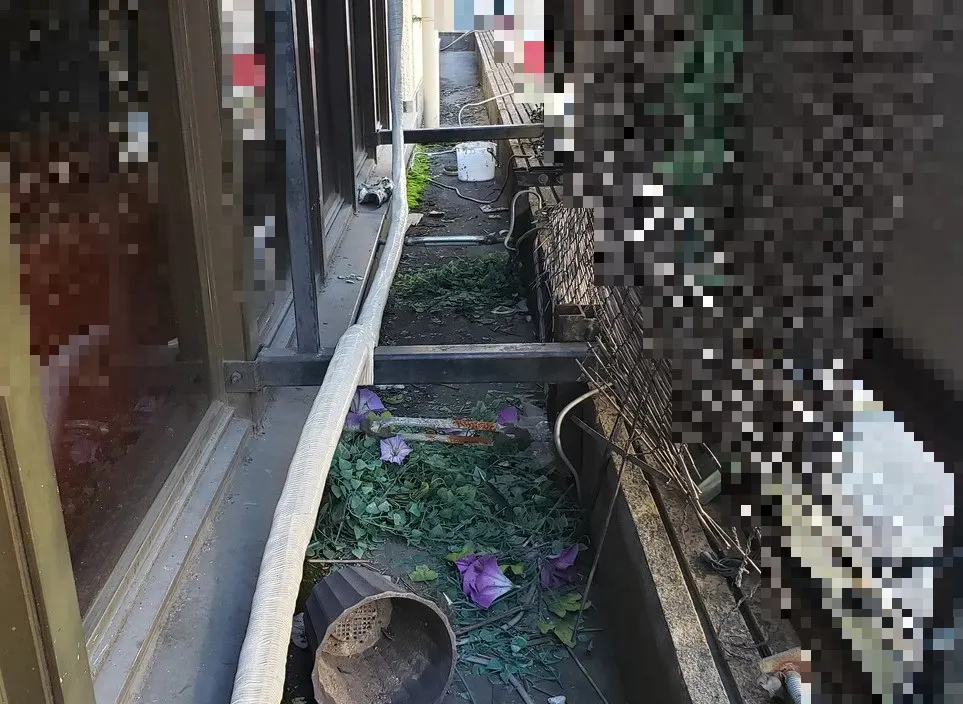 ベランダ防水工事－大阪市淀川区 Kビル：施工事例101（施工前）