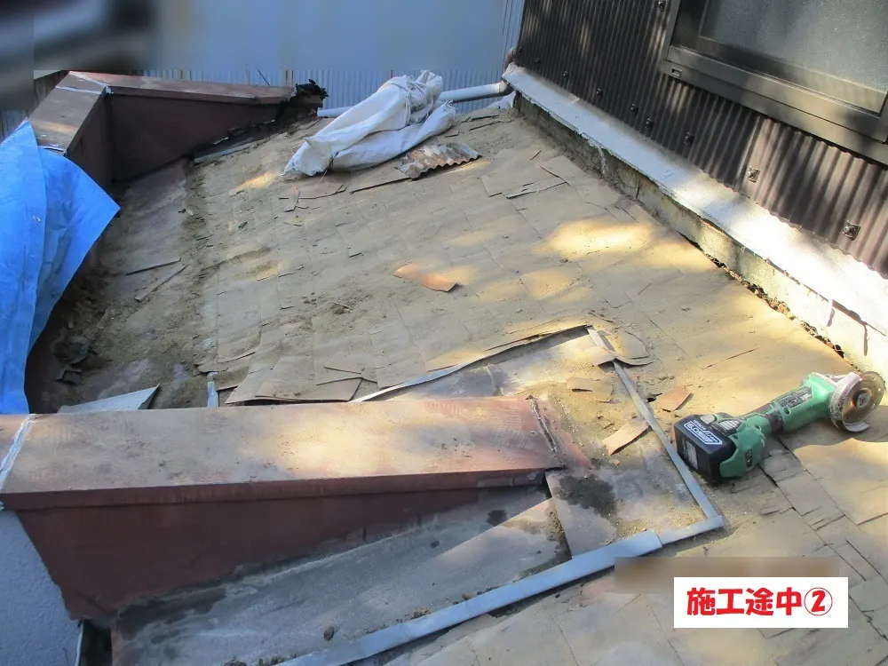 大阪市旭区 Ｋ様邸の下屋根葺き替え工事・施工中の写真2